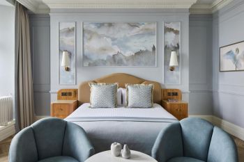 A picture of a standard bedroom at the Grand