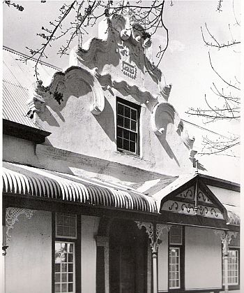 Period photograph by Arthur Elliot, of Cape vernacular architecture