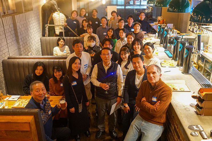 A picture of Japanese offer holders and alumni meeting in a bar