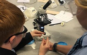 students with microscope