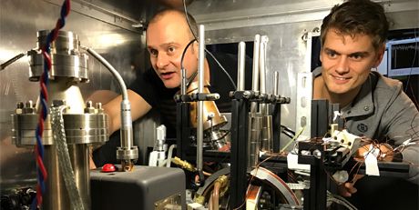 Sussex scientists with quantum computer