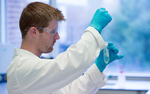 Chemistry student in a lab at the University of Sussex