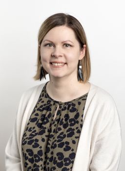 Photo of Dr Paula Kivimaa wearing leopard print top and white cardigan in front of plain grey background