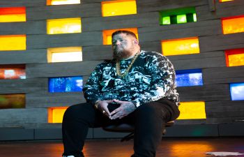 Image of musician Rag'n'Bone man in the Meeting House