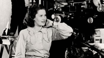 Jill Craigie on the set of 'Blue Scar'