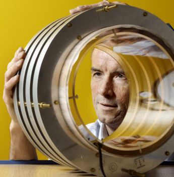 Prof Andrew Webb with a portable MRI machine