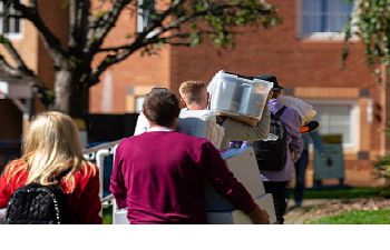 photo of students arriving on campus