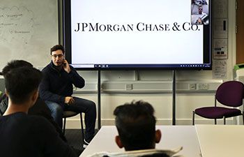 Fintech Coffee Connect event - Students listening to Alon Sammy talking about JP.Morgan opportunities