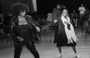 Lynda Rosenior-Patten dances with Valerie Kporye (photo: Diensen Pamben)