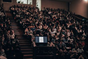 lecture theatre crowd