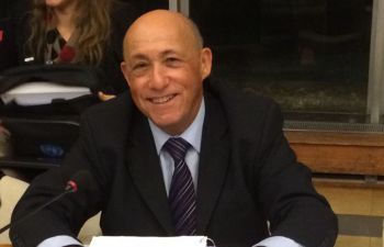 Image of Ivor Gaber on the panel at the UNESCO conference