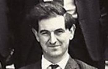 Head shoulder photo of John Scott