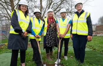 Left to right: Bella Sankey (Councillor), Comfort Karim (Student Amabassador), Mayor Jackie O'Quinn, Ishfaq Mohammed (Student Ambassasdor), Vice-Chancellor Sasha Roseneil