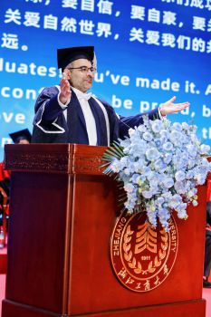 Robin Banerjee congratulated the graduates at their graduation ceremony