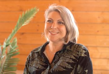 Dr Sharon Webb
