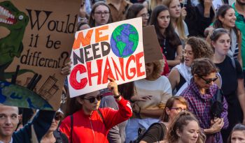 More than 500,000 people take part in the Montreal Climate March. Image: Marc Bruxelle/Shutterstock.