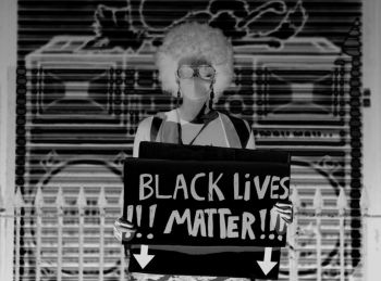 The Protester – Diensen Pamben