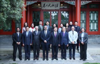 A formal group photo of Chinese and UK faculty standing facing the camera