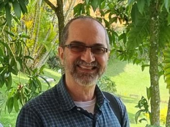 head shot of Dr Jorge Robledo Velasquez, with sort grey hair, grey beard and glasses