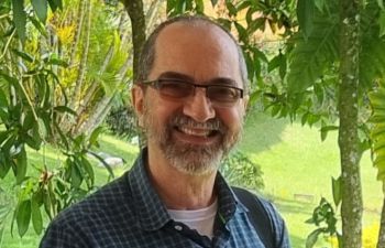 head shot of Dr Jorge Robledo Velasquez, with sort grey hair, grey beard and glasses