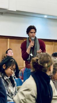 Image of people enjoying the philosophical discussion