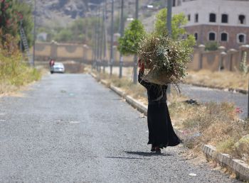 A Yemeni woman working in the countryside of Taiz