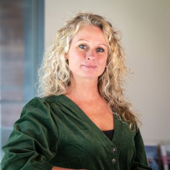 A portrait photo of Rebecca Stephens