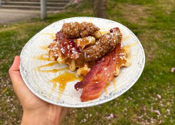 Waffles with bacon and crispy chicken strips