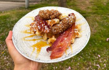 Waffles with bacon and crispy chicken strips