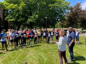 runners gather for a fun run