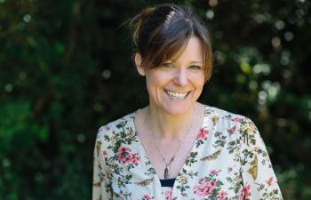 Headshot photograph of Bee in the Woods founder Lucy Owen-Collins.