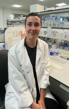 Dr Raquel Carreira Rodriguez, provides local sixth form college students interested in STEM careers with an opportunity to look behind the scenes in our research laboratories