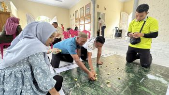 Community mapping workshop in Indonesian village