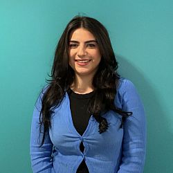 Recent graduate Natalie Hardcastle portrait photo