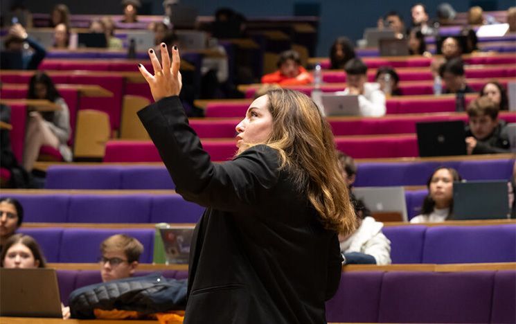 Carlotta Zorzi-Chapman delivers a lecture for University of Sussex Business School.