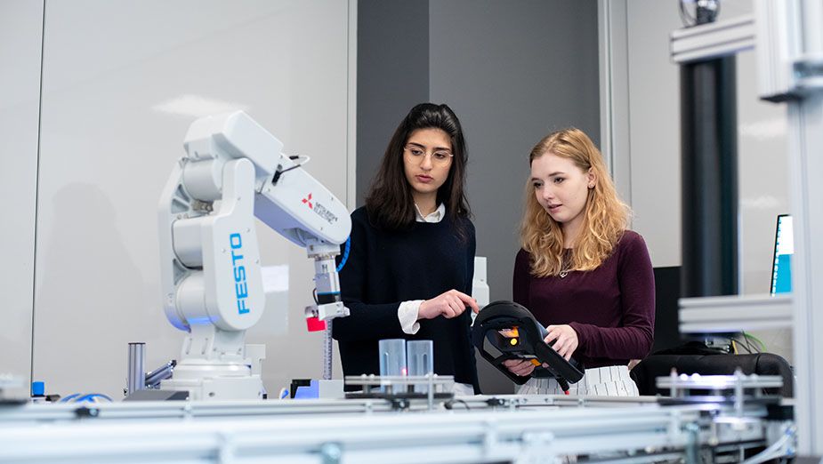 Students in an Engineering lab