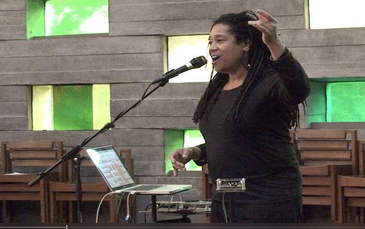 Pamela Z performing in the Meeting House