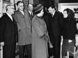 Her Majesty talks to students in the Library