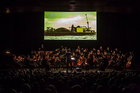 Ed Hughes-Lizzie Thynne-OSL-Brighton Dome-2016-05-11. Live music and silent film ‘Brighton Symphony of a City’ 11.5.2016 Brighton Dome. Credit Victor Frankowski