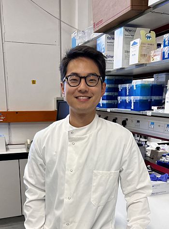 Image of Dr Hyun Park in the lab