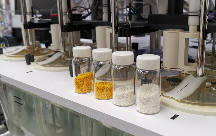 4 jars of liqui pellet capsules in a lab