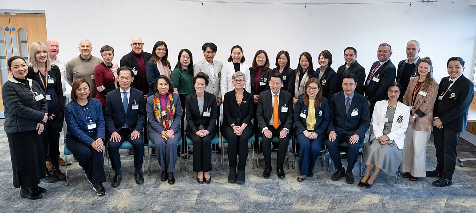 Mahidol and Sussex colleagues including the Vice Chancellor and President