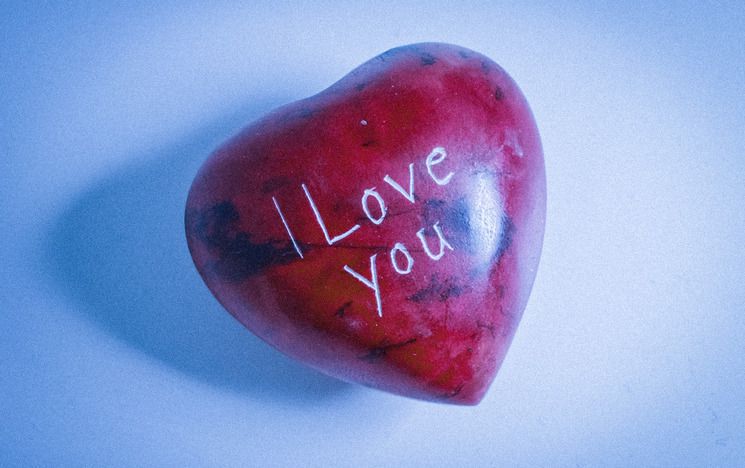 Ceramic heart with 'I love you' written on it