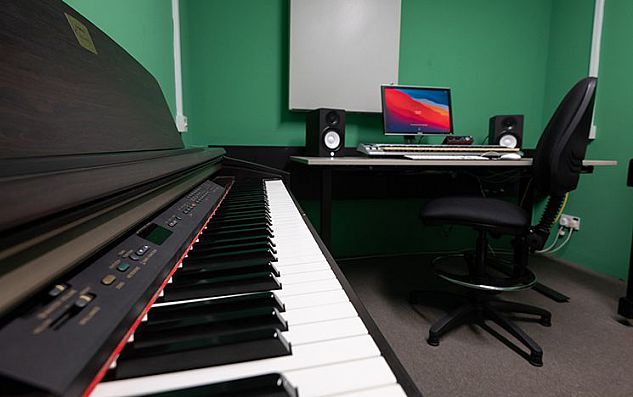 Studio with desk, speakers and keyboard
