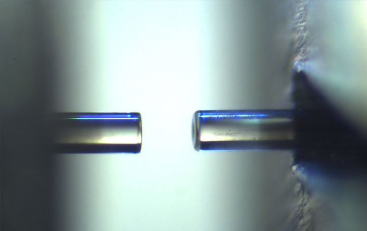 Optical cavity formed by two fibre tips