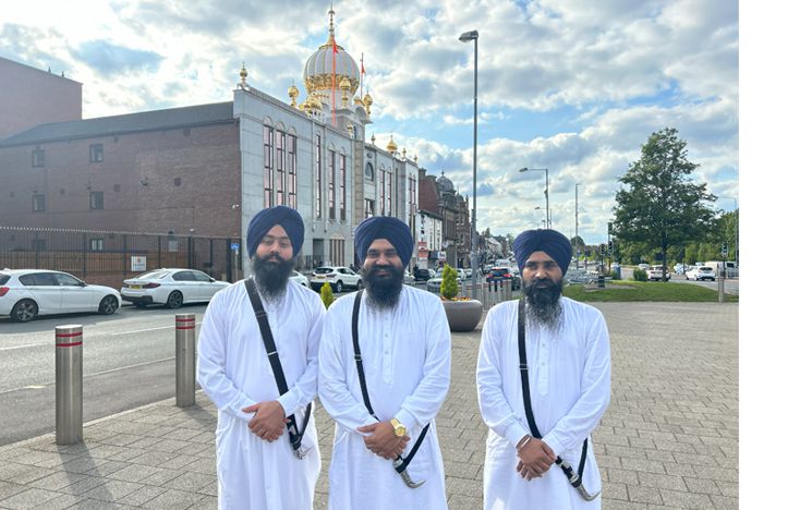 Hazuri Ragi Shri Darbar Sahib Amritsar Bhai Bhupinder Singh and group in front of Guru Nanak Gurdwara Smethwick