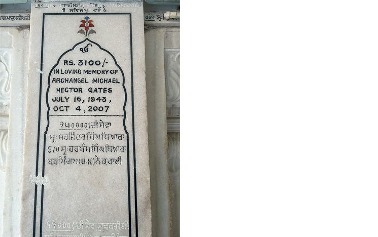 Pillar engraving topped with inscriptions about Hector Gates and, underneath in Gurmukhi, Barjinder Singh from Birmingham