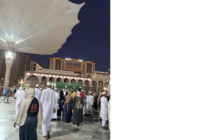 Worshipers’ early arrival to secure the perfect space 3:55 am, Madina