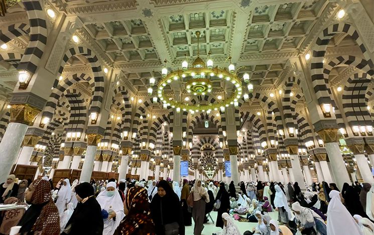 Friday prayers, struggle to find space even in the courtyard