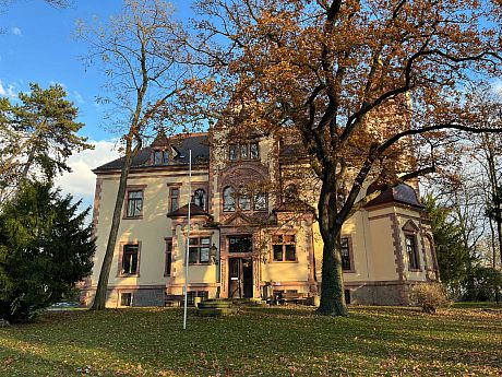 Photograph of Thorer Villa. The Villa was constructed by Curt Thorer in 1897